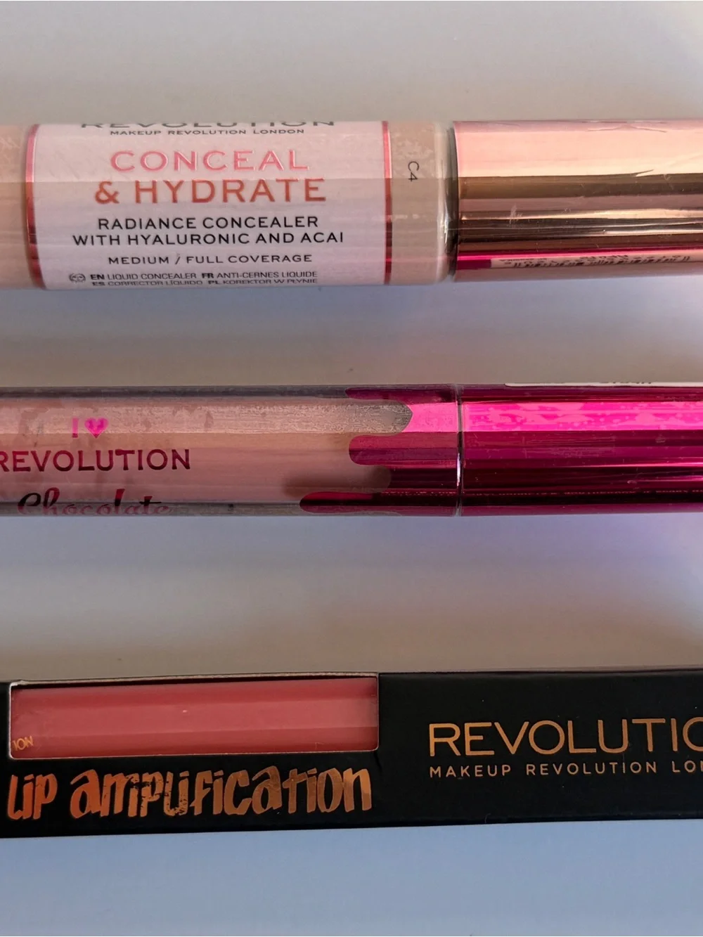 Revolution Makeup Bundle – Concealer C4 + 2 Lip Glosses – New